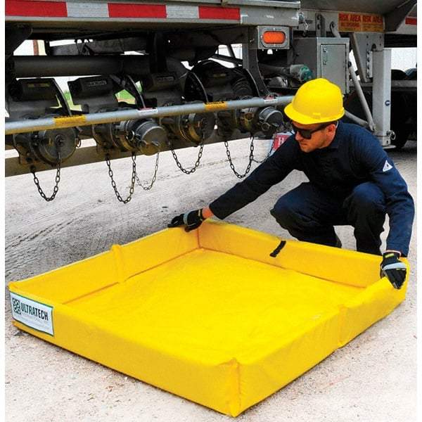 UltraTech - 15 Gal 18 oz PVC Containment Berm, Mini-Foam Wall - 1/2' High x 2' Wide x 2" Long - Americas Industrial Supply