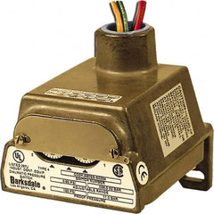 Barksdale - 1.5 to 150 psi Adjustable Range, 300 Max psi, Diaphragm Pressure Switch - 1/4 NPT Female, 18in Free Leads, 2 x SPDT Contact, 304SS Wetted Parts, 0.5% Repeatability - Americas Industrial Supply