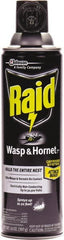 Raid - Pack of (12) 14-oz Aerosol Cans Bee, Hornet, Yellow Jacket, Mud Dauber & Paper Wasp Killer - Americas Industrial Supply