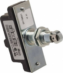 Square D - SPDT, NC/NO, 600 VAC, Screw Terminal, Roller Plunger Actuator, General Purpose Limit Switch - 1 NEMA Rating, IP20 IPR Rating, Panel Mount, 1-1/4 Lb. Operating Force - Americas Industrial Supply