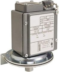 Square D - 4, 13 and 4X NEMA Rated, DPDT, 1 to 40 psi, Vacuum Switch Pressure and Level Switch - Adjustable Pressure, 120 VAC, 125 VDC, 240 VAC, 250 VDC, Screw Terminal - Americas Industrial Supply