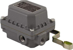 Square D - 4 NEMA Rated, DPST, Float Switch Pressure and Level Switch - 575 VAC, Line-Load-Load-Line Terminal - Americas Industrial Supply