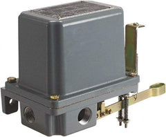 Square D - 4 NEMA Rated, DPST-DB, Float Switch Pressure and Level Switch - 575 VAC, Line-Load-Load-Line Terminal - Americas Industrial Supply