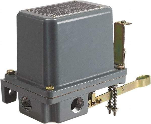 Square D - 4 NEMA Rated, DPST-DB, Float Switch Pressure and Level Switch - 575 VAC, Line-Load-Load-Line Terminal - Americas Industrial Supply