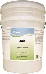 Rochester Midland Corporation - 5 Gal Pressure Washing Cleaner/Degreaser - Pail, Alkaline Formula - Americas Industrial Supply