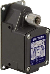 Square D - SPDT, 600 VAC, Screw Terminal, Rotary Spring Return Actuator, General Purpose Limit Switch - 1, 2, 4, 12, 13 NEMA Rating, IP67 IPR Rating - Americas Industrial Supply