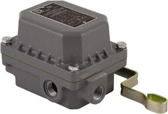 Square D - 4 NEMA Rated, DPST, Float Switch Pressure and Level Switch - 230 VAC, Line-Load-Load-Line Terminal - Americas Industrial Supply