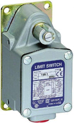 Square D - SPDT, 600 VAC, Screw Terminal, Rotary Spring Return Actuator, General Purpose Limit Switch - 1, 2, 4, 12, 13 NEMA Rating, IP67 IPR Rating - Americas Industrial Supply