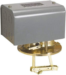 Square D - 1 NEMA Rated, DPST-DB, Float Switch Pressure and Level Switch - 575 VAC, Line-Load-Load-Line Terminal - Americas Industrial Supply