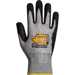 Cut resistant gloves with a strong and steady grip